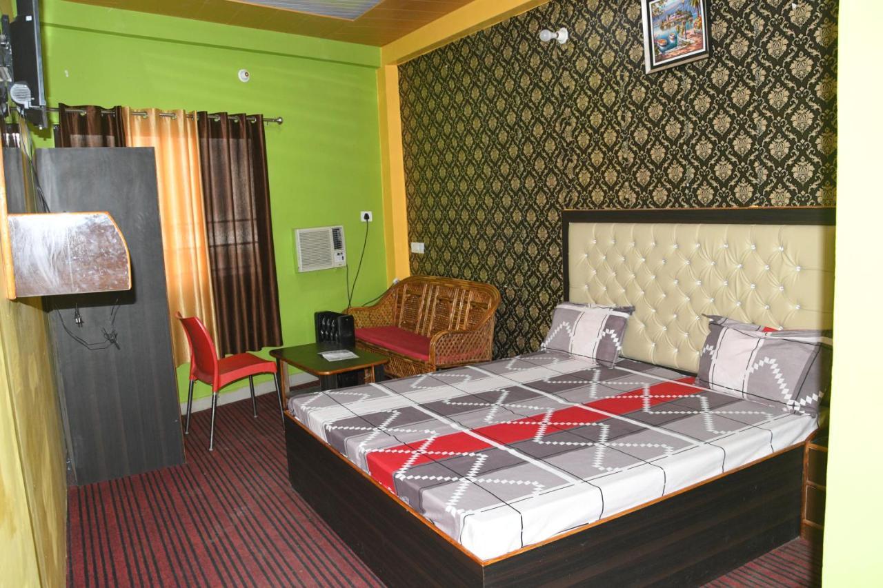 Hotel Mountain View And Rooftop Restaurant Pithorāgarh Eksteriør bilde