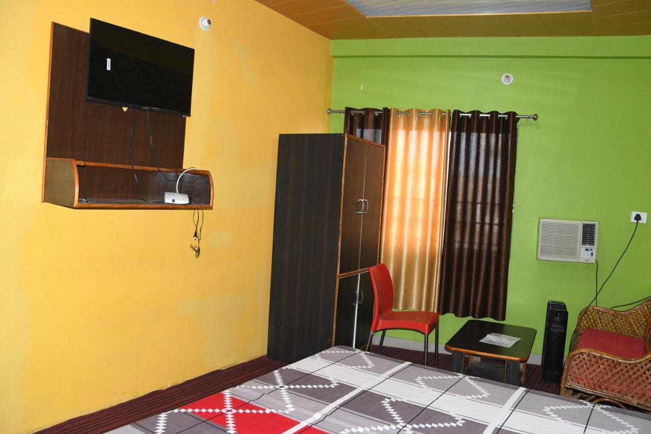 Hotel Mountain View And Rooftop Restaurant Pithorāgarh Eksteriør bilde