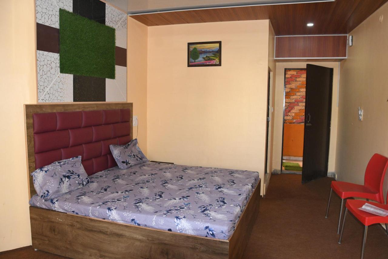 Hotel Mountain View And Rooftop Restaurant Pithorāgarh Eksteriør bilde